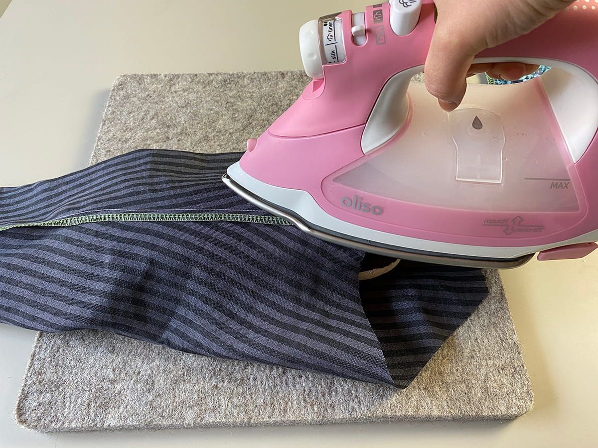 Pressing the allowance of the sleeve seam, using a pressing sleeve roll
