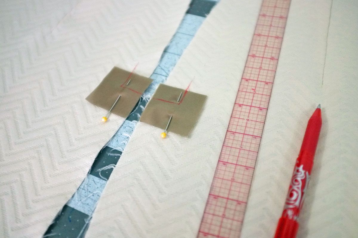 How to:} Sew an Exposed Zipper (with a seam) - Pattern Runway  Tutorial de  costura, Moldes de costura, Iniciantes na costura