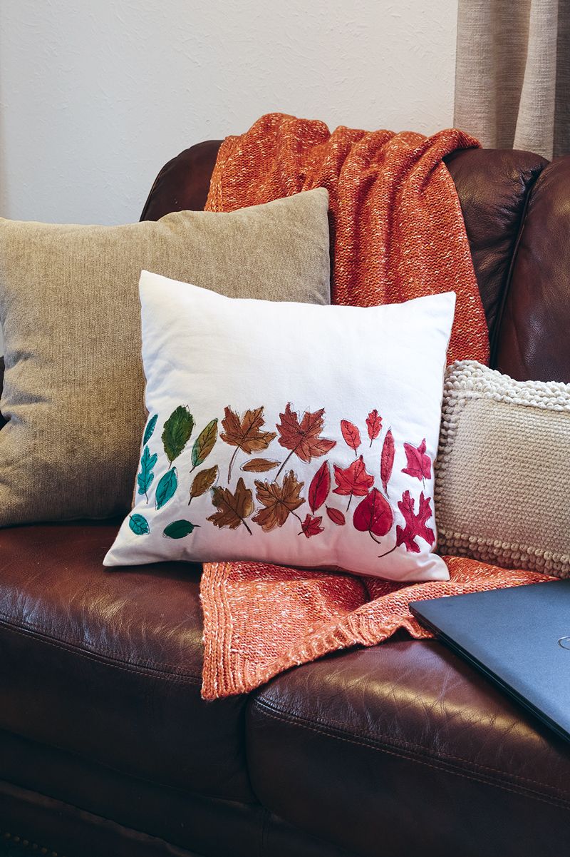 Falling Leaves Free-Motion Pillow Pattern Download - Sew Daily