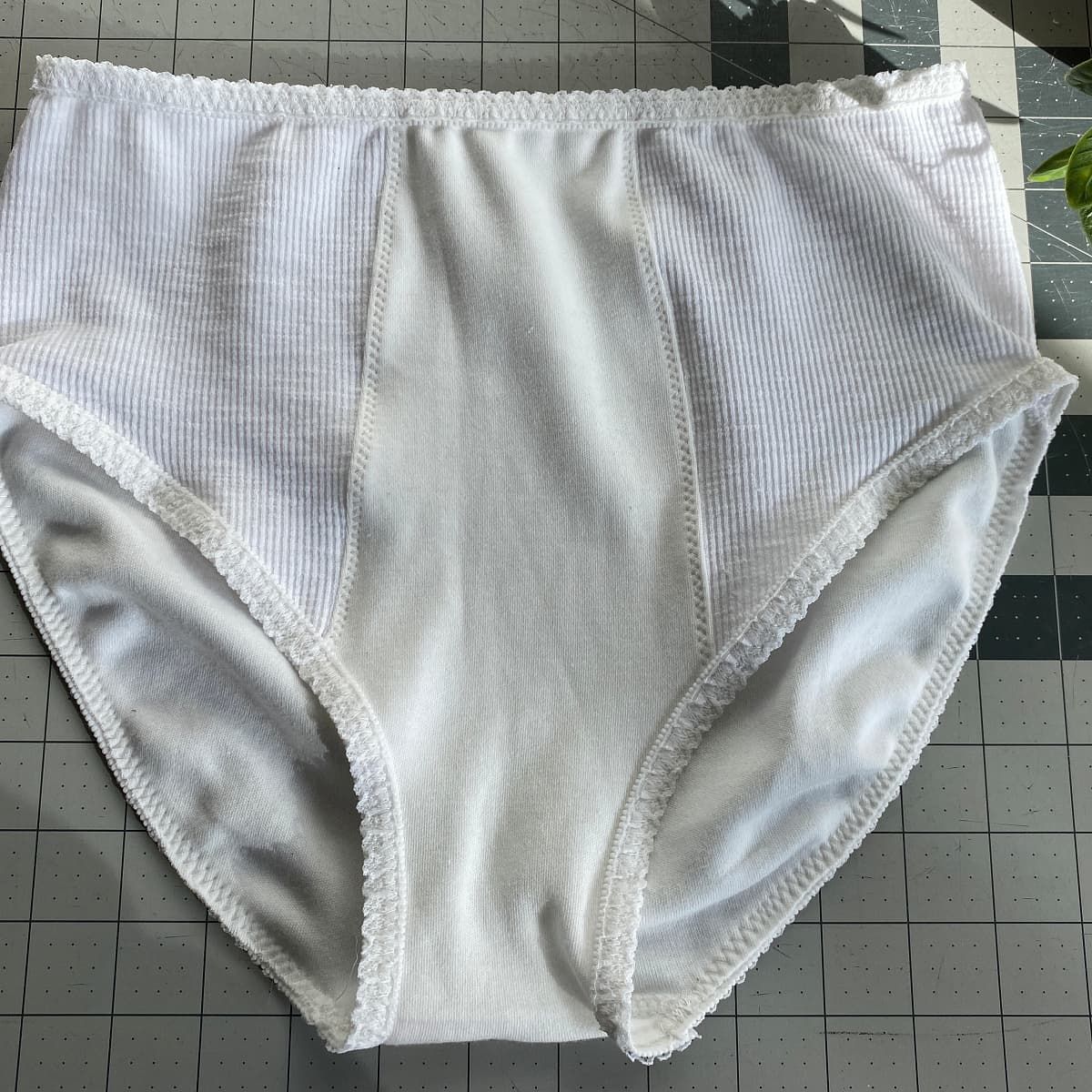 DIY panties tutorial (plus how to sew knits and how to attach elastic)